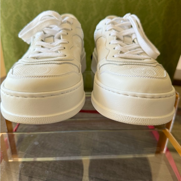 Authentic Gucci white GG embossed leather sneakers in like-new condition - Picture 5 of 7